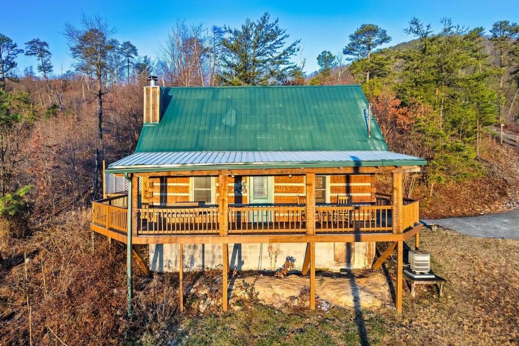 Heavenly Views, Hot Tub, Short Drive to Fun - Image 8