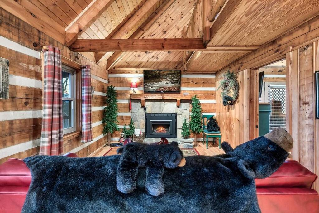 Heavenly Views, Hot Tub, Short Drive to Fun - Image 4