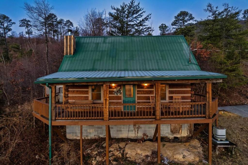 Heavenly Views, Hot Tub, Short Drive to Fun - Image 7