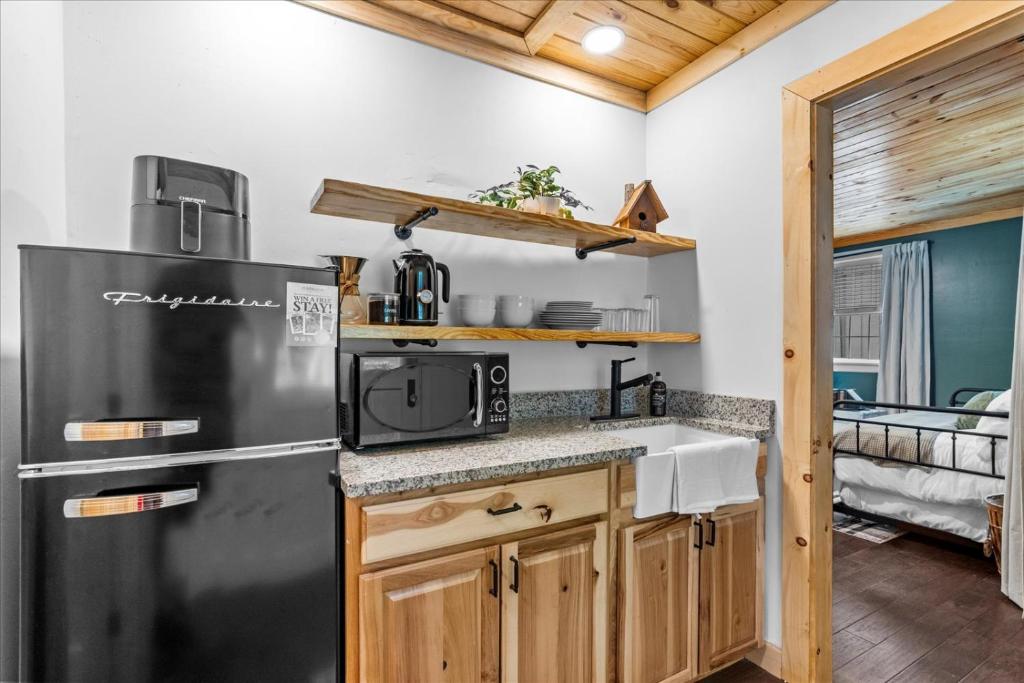 6- Moccasin Bend Cottage - Image 4