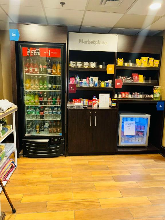 Vista Suites Near Island and Leconte Convention Center - Image 6