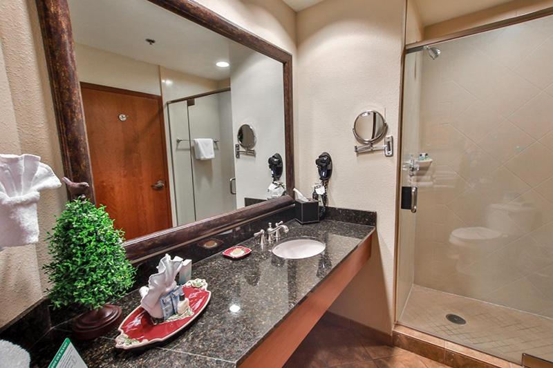 The Inn at Christmas Place - Image 8