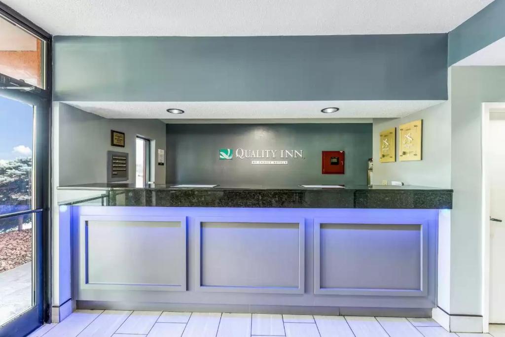 Quality Inn Downtown - Image 8