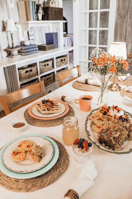 Falling Water Room on Lookout Mountain - Image 5