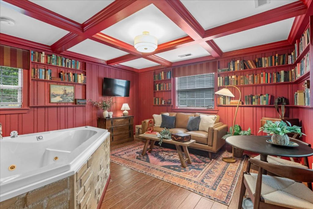 Hot Tub (Jacuzzi) - Photo 3