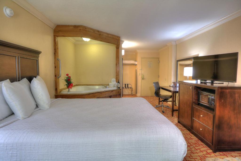 Edgewater Hotel and Conference Center