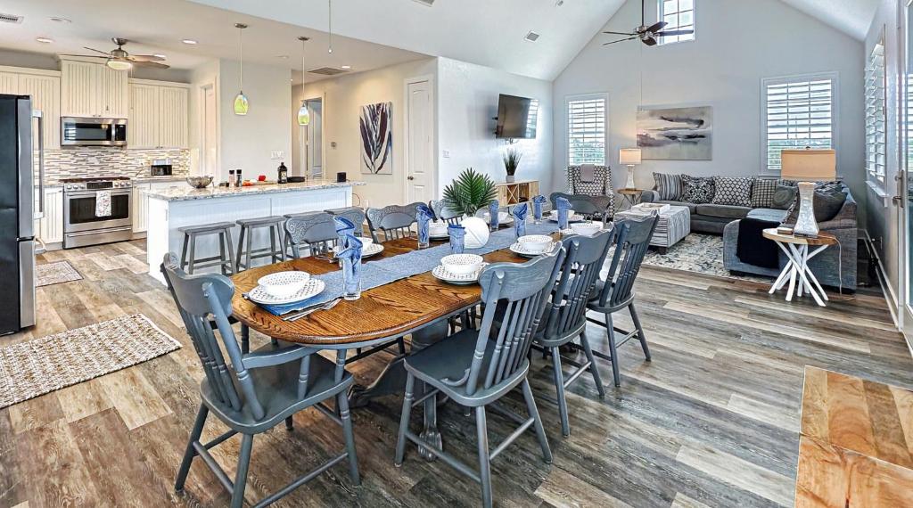 Beachside Dream House, Heated Poolhot Tub, Lift - Image 6