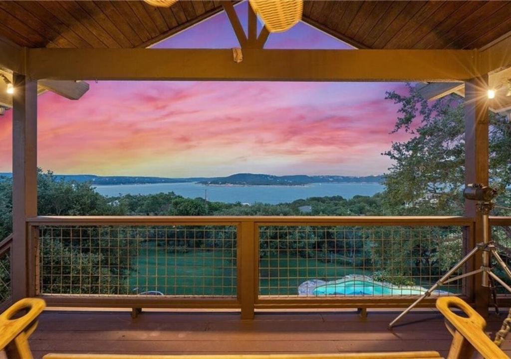 Luxury Lake Travis Retreat