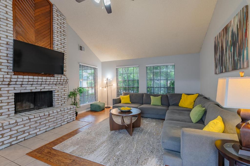 Fun 'n Sun Heated Pool & Gameroom By Fiesta Texas - Image 7