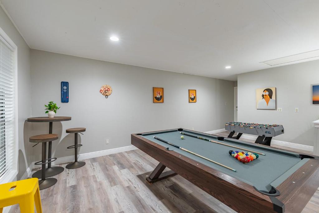 Fun 'n Sun Heated Pool & Gameroom By Fiesta Texas - Image 4