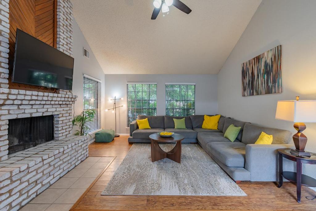 Fun 'n Sun Heated Pool & Gameroom By Fiesta Texas - Image 5