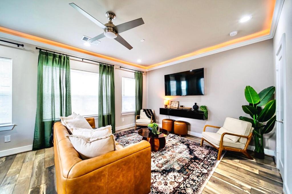 The 713 Residence 10 Minutes From NRG, Daikin Park, Toyota Center etc