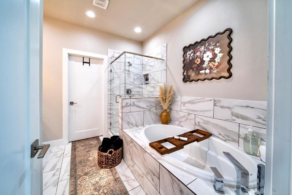 The 713 Residence 10 Minutes From NRG, Daikin Park, Toyota Center etc