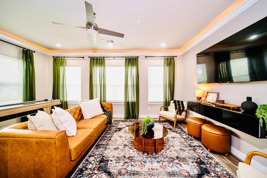 The 713 Residence 10 Minutes From NRG, Daikin Park, Toyota Center etc - Image 5