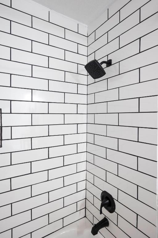 Home with Mountain View/Pool/Tub