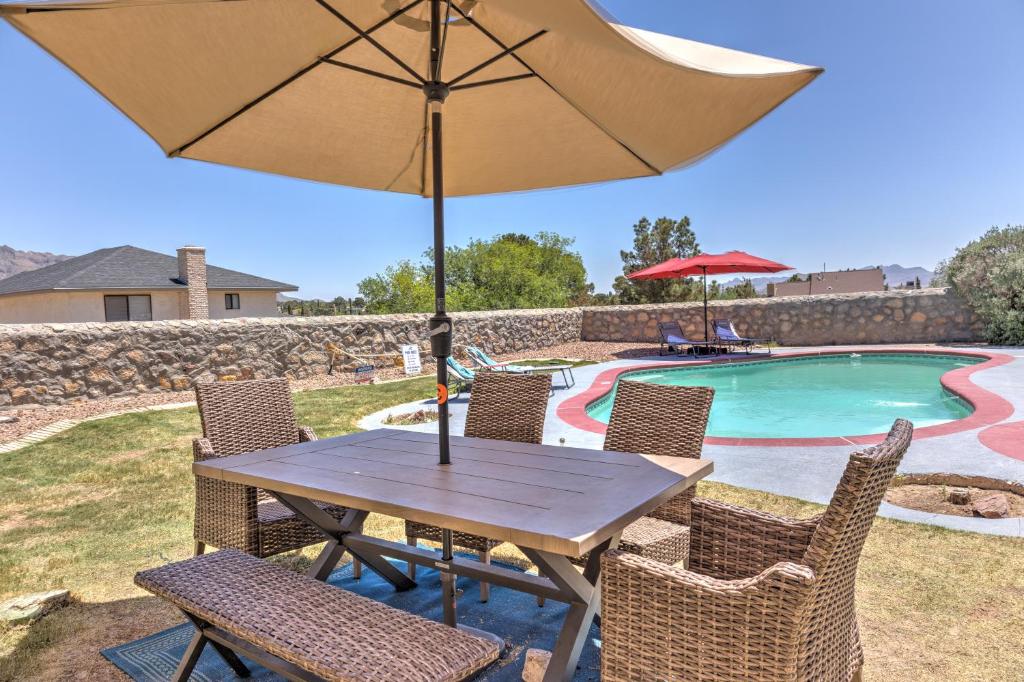 Home with Mountain View/Pool/Tub - Image 8