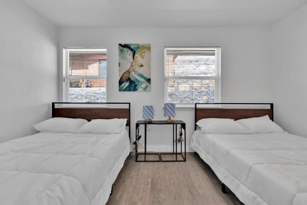 Home with Mountain View/Pool/Tub - Image 7