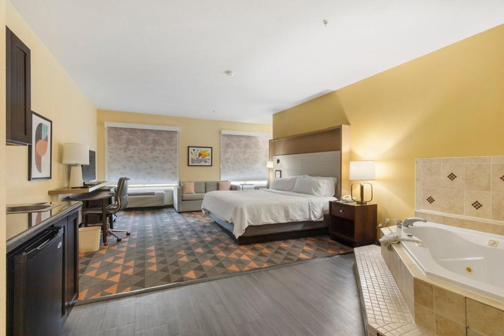 Hot Tub (Jacuzzi) - Photo 2