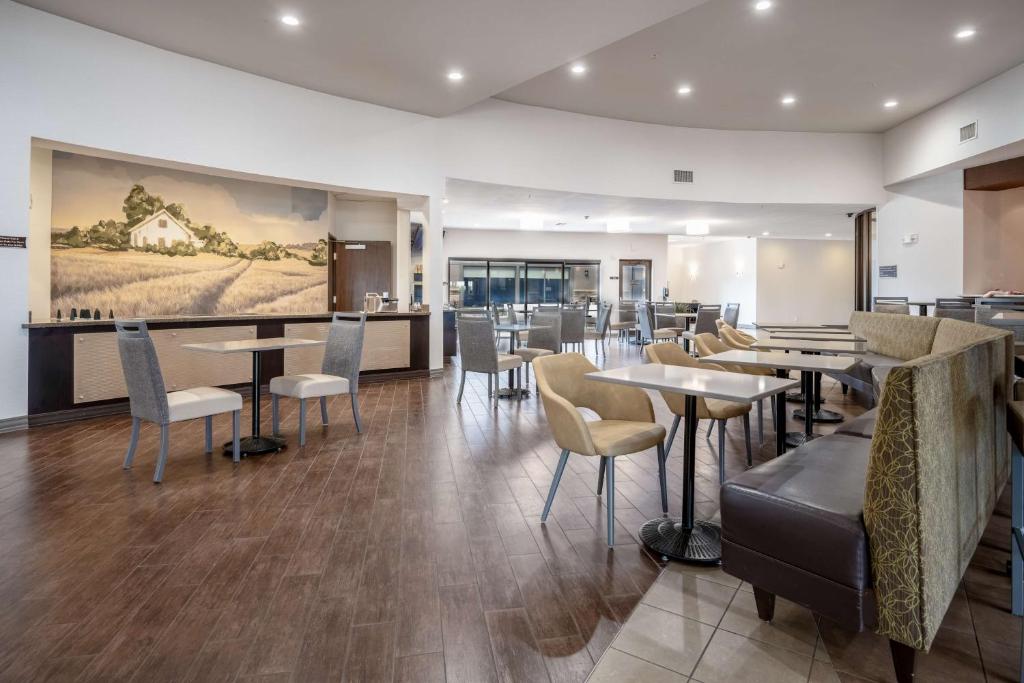 Best Western Premier Bryan College Station - Image 5