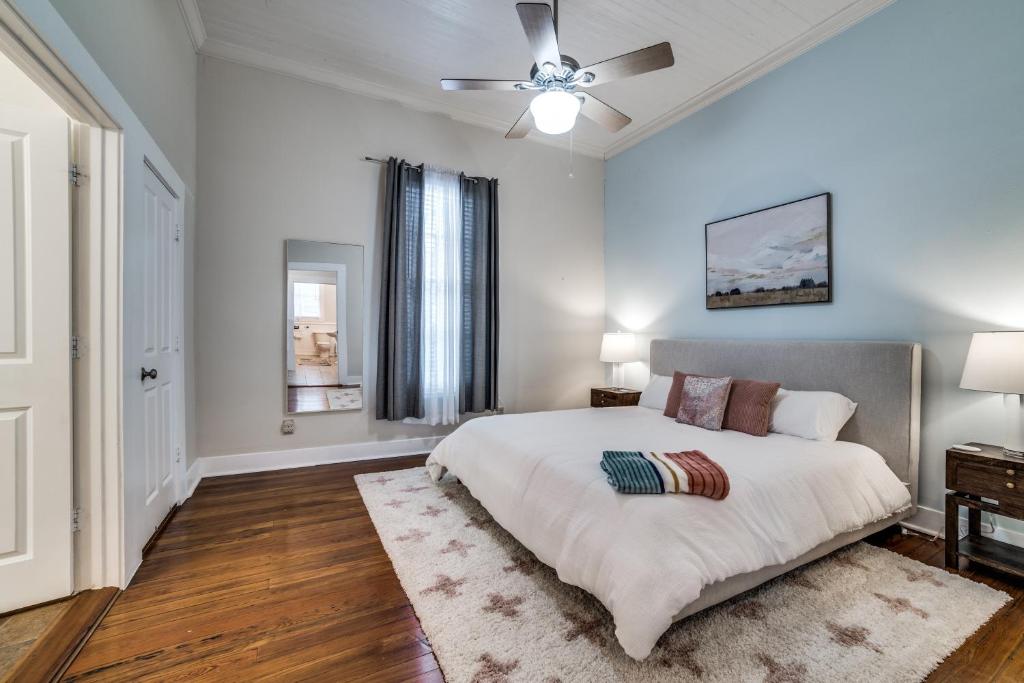 Downtown Historic 2Bdrm, Walk to Riverwalk, Alamo; Beautifully Renovated! - Image 8