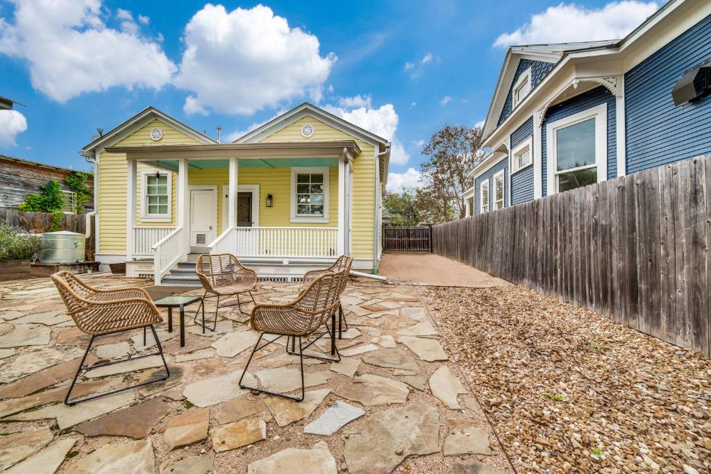 Downtown Historic 2Bdrm, Walk to Riverwalk, Alamo; Beautifully Renovated! - Image 7