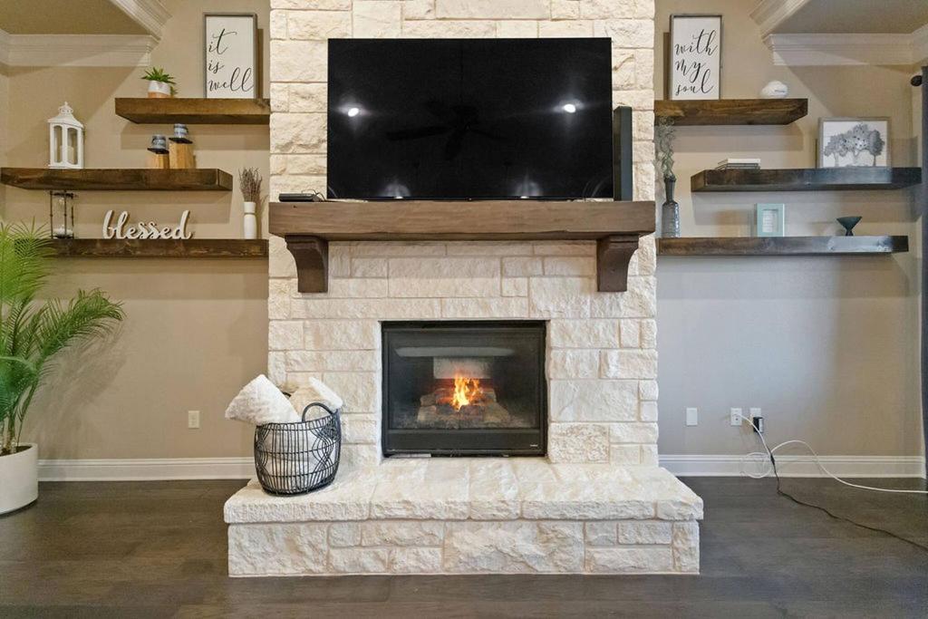 Luxe Retreat: Pool, Spa,Jacuzzi, EV Charger & more