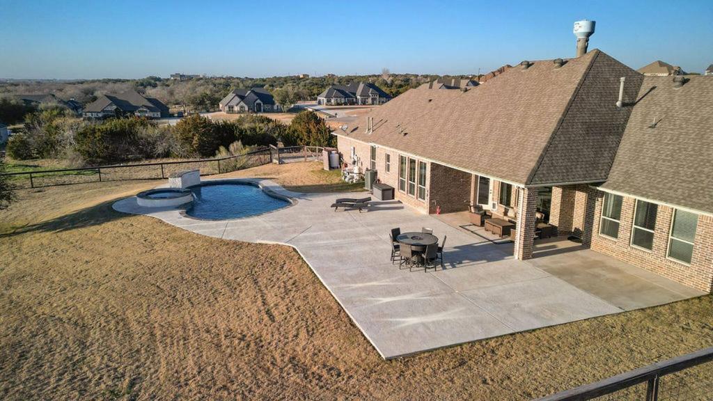 Hot Tub (Jacuzzi) - Photo 2