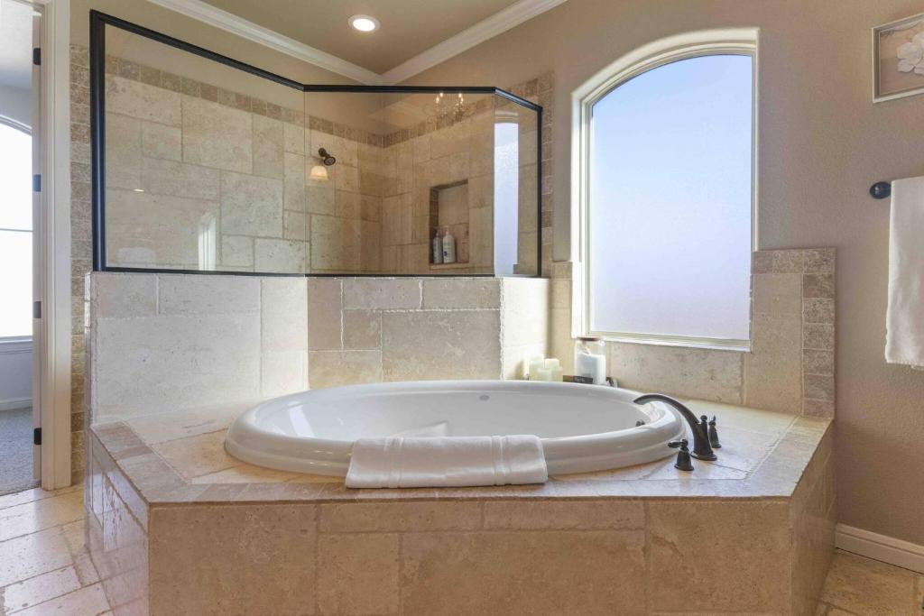 Hot Tub (Jacuzzi) - Photo 5