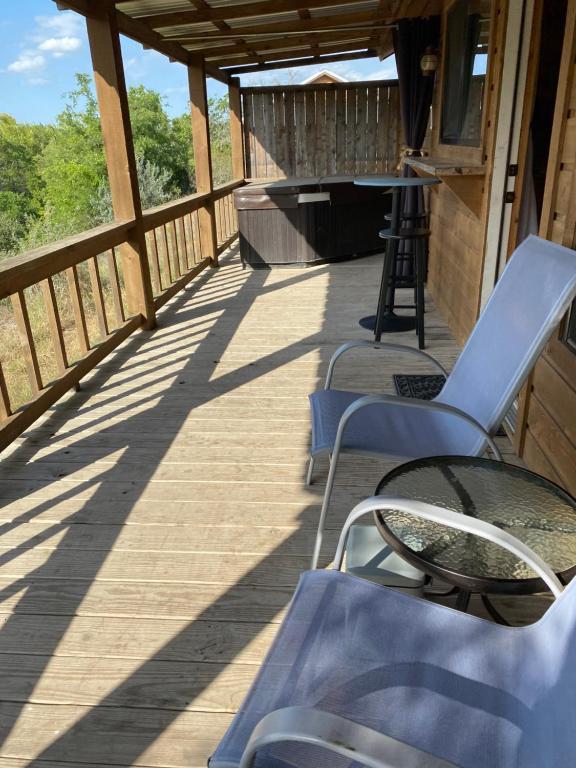 Hot Tub (Jacuzzi) - Photo 5