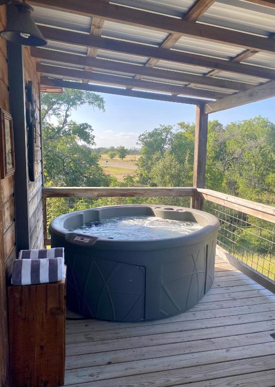 Hot Tub (Jacuzzi) - Photo 3