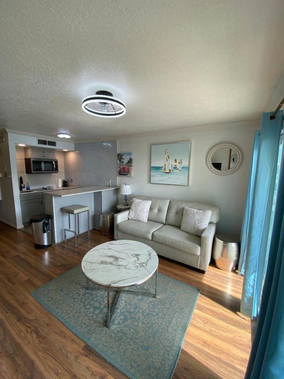 The Victorian Condo/Hotel - Image 5