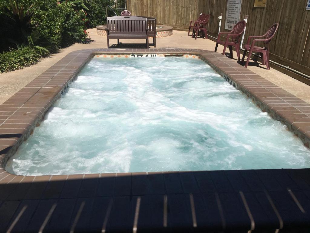 Hot Tub (Jacuzzi) - Photo 4