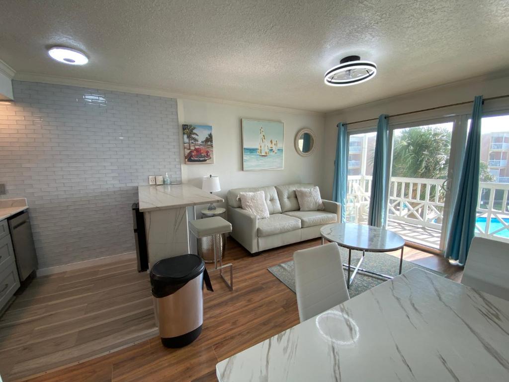 The Victorian Condo/Hotel - Image 7