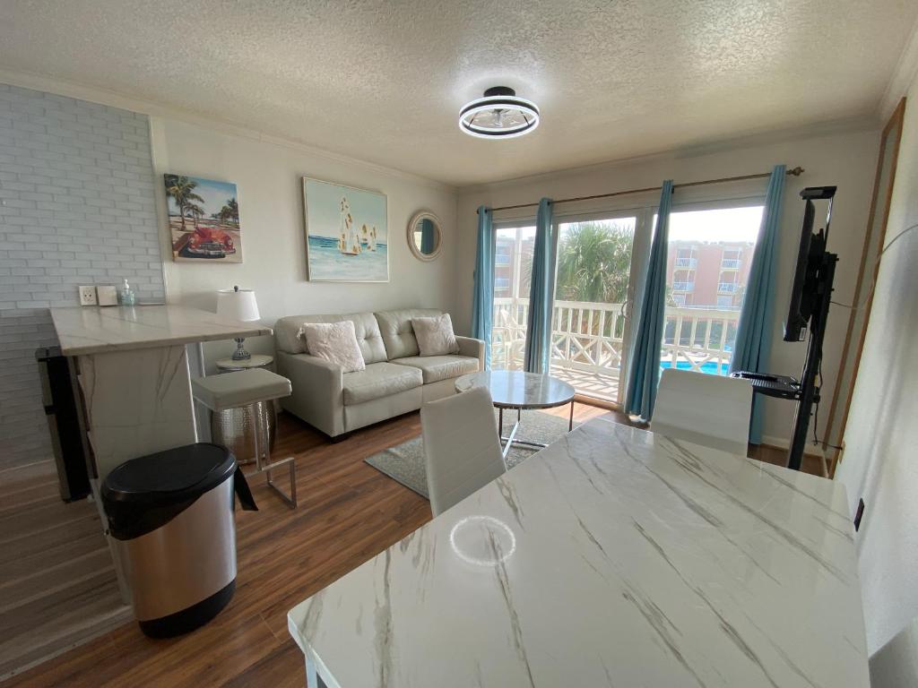 The Victorian Condo/Hotel - Image 8