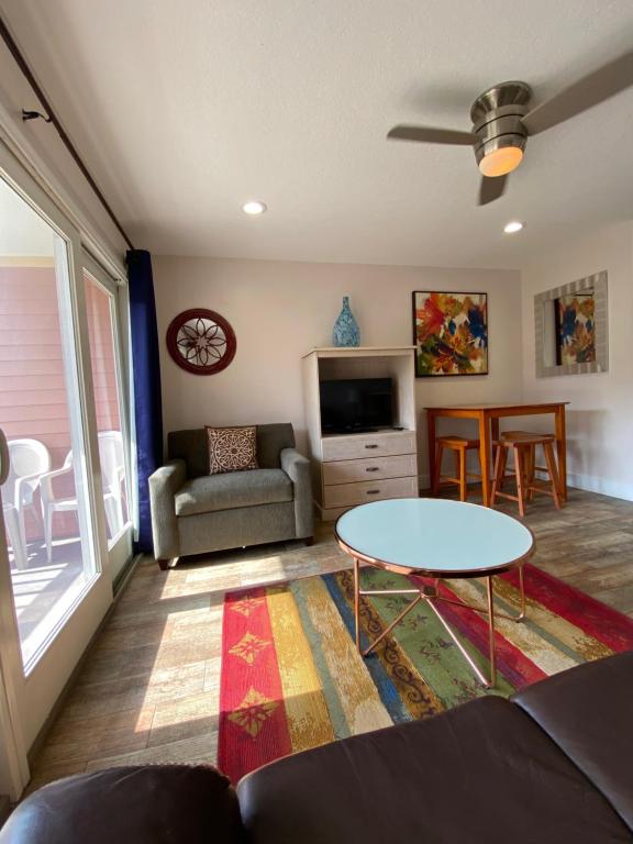 The Victorian Condo/Hotel - Image 6