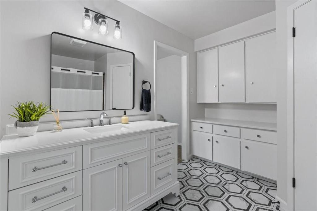 Creekview Cottage- Events, Hot Tub, Gameroom - Image 8