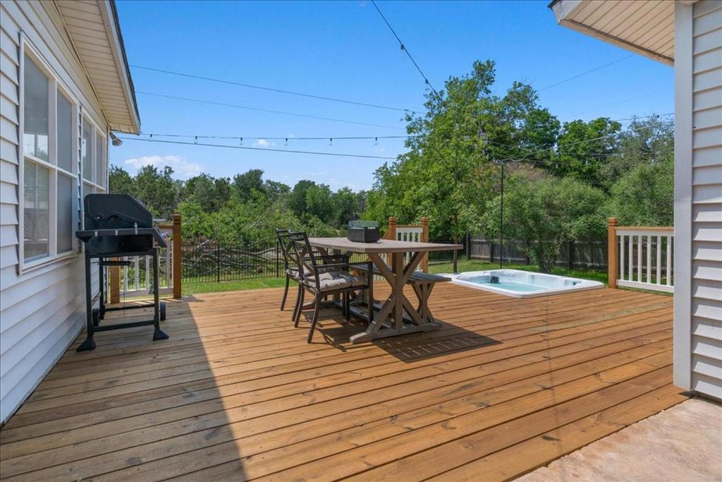 Hot Tub (Jacuzzi) - Photo 4