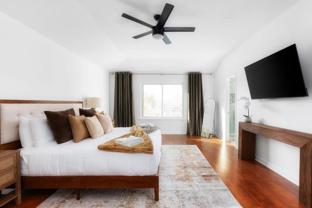 Pool HotTub FirePit BBQ Billiard PS4 Golf - Image 8