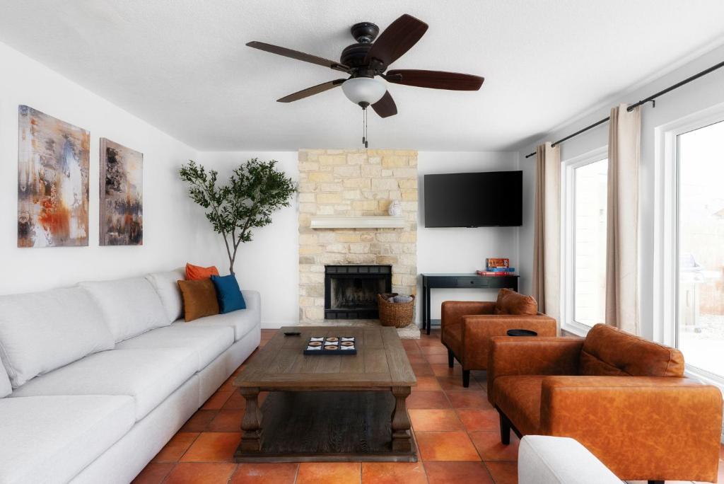 Pool HotTub FirePit BBQ Billiard PS4 Golf - Image 6