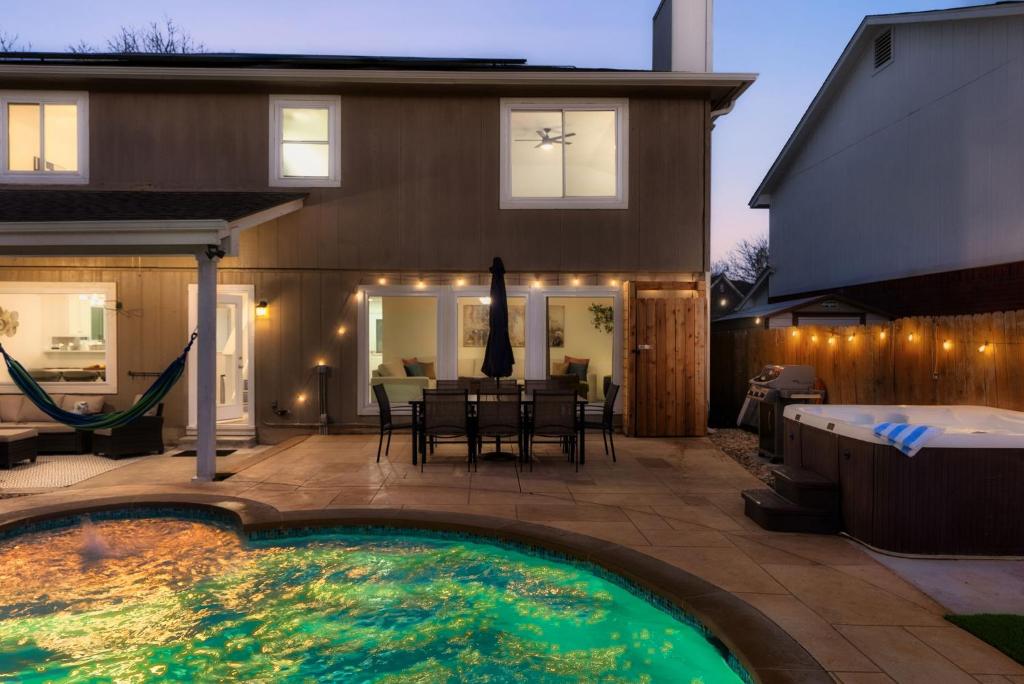 Hot Tub (Jacuzzi) - Photo 4