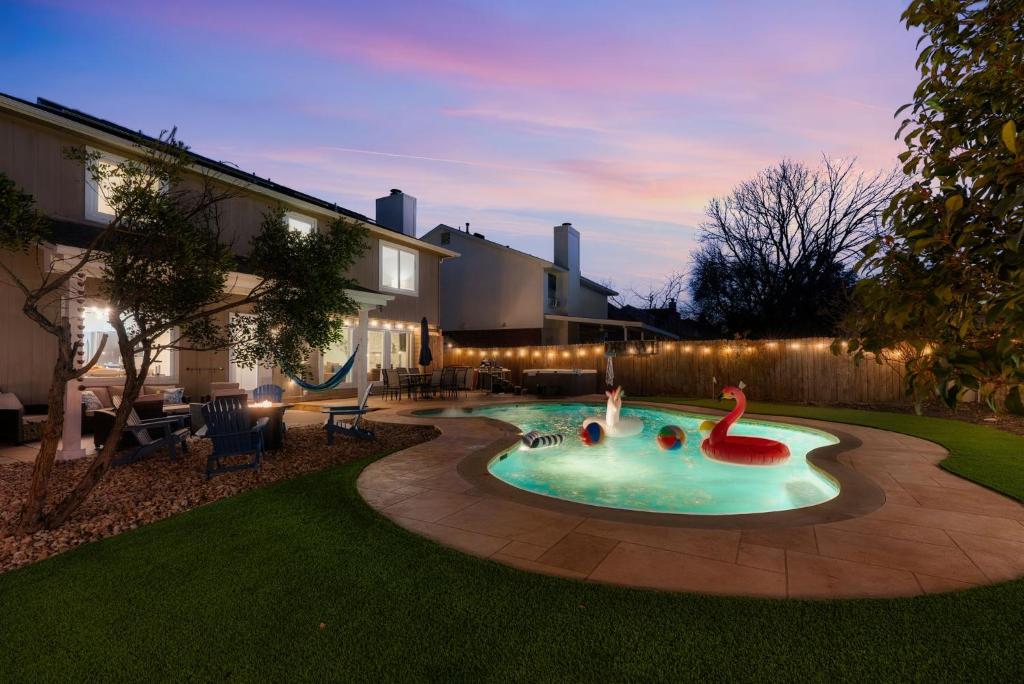 Pool HotTub FirePit BBQ Billiard PS4 Golf