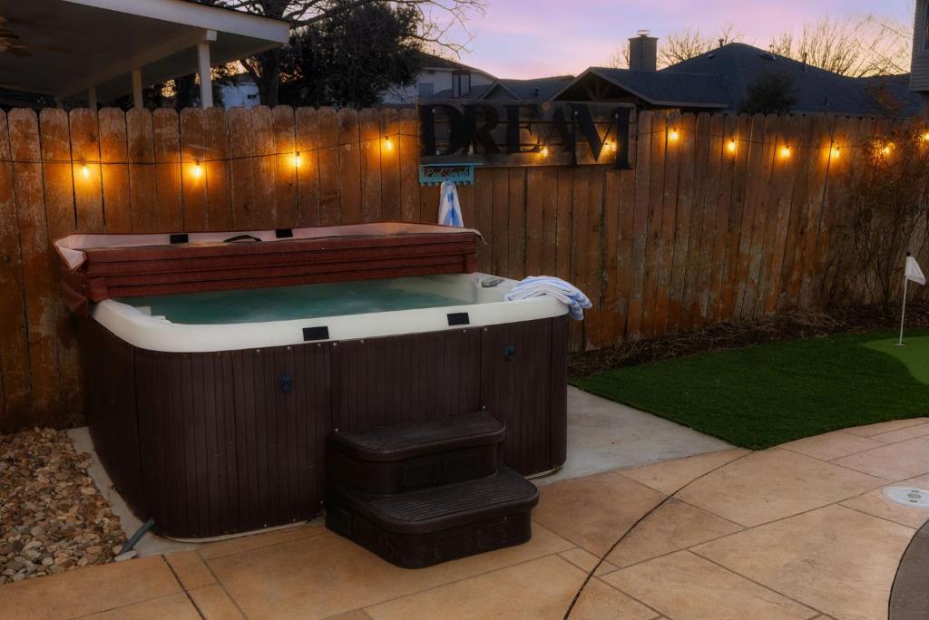 Pool HotTub FirePit BBQ Billiard PS4 Golf