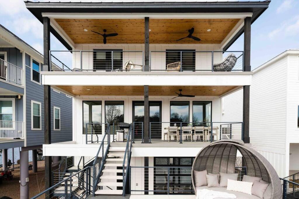 Luxury Lake LBJ Waterfront Home with Hot Tub and Boat Slip - Image 4