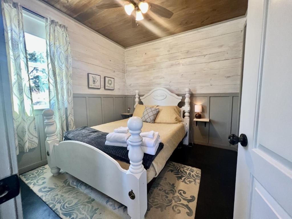 The Roost Farmhaus on 20 acres, hill country view, firepit, swimming hole - Image 8