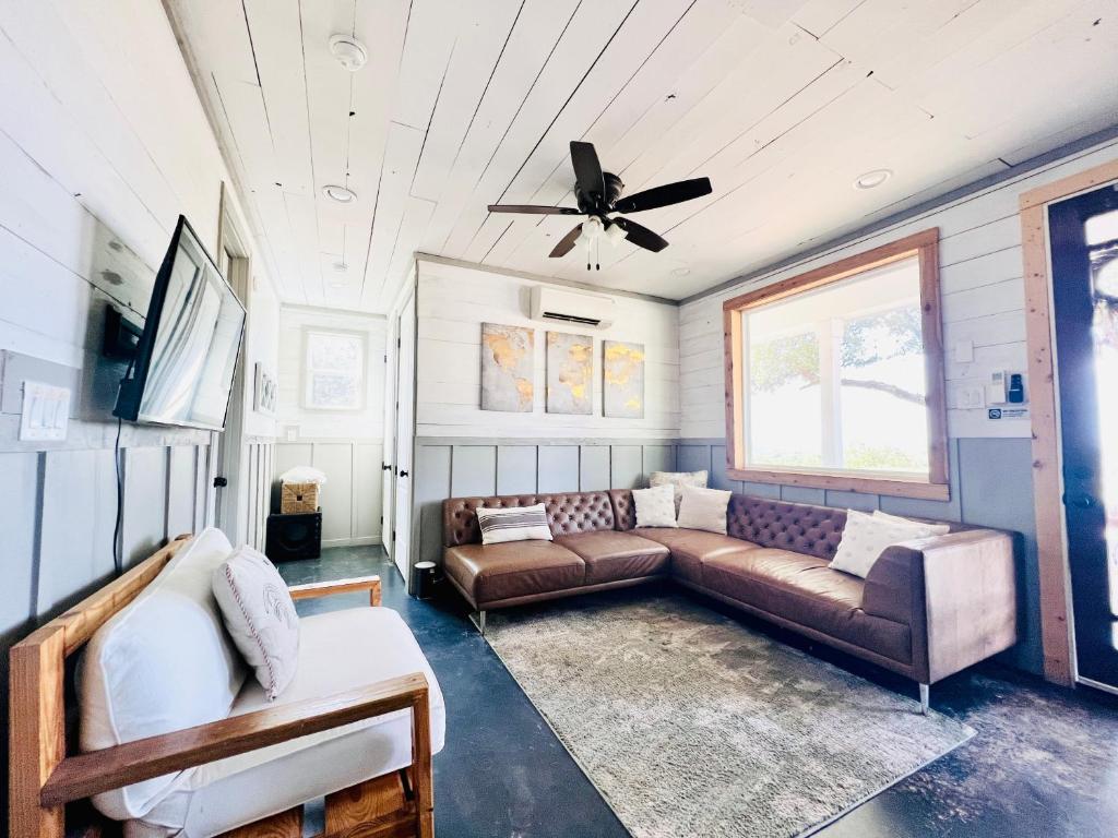 The Roost Farmhaus on 20 acres, hill country view, firepit, swimming hole - Image 6