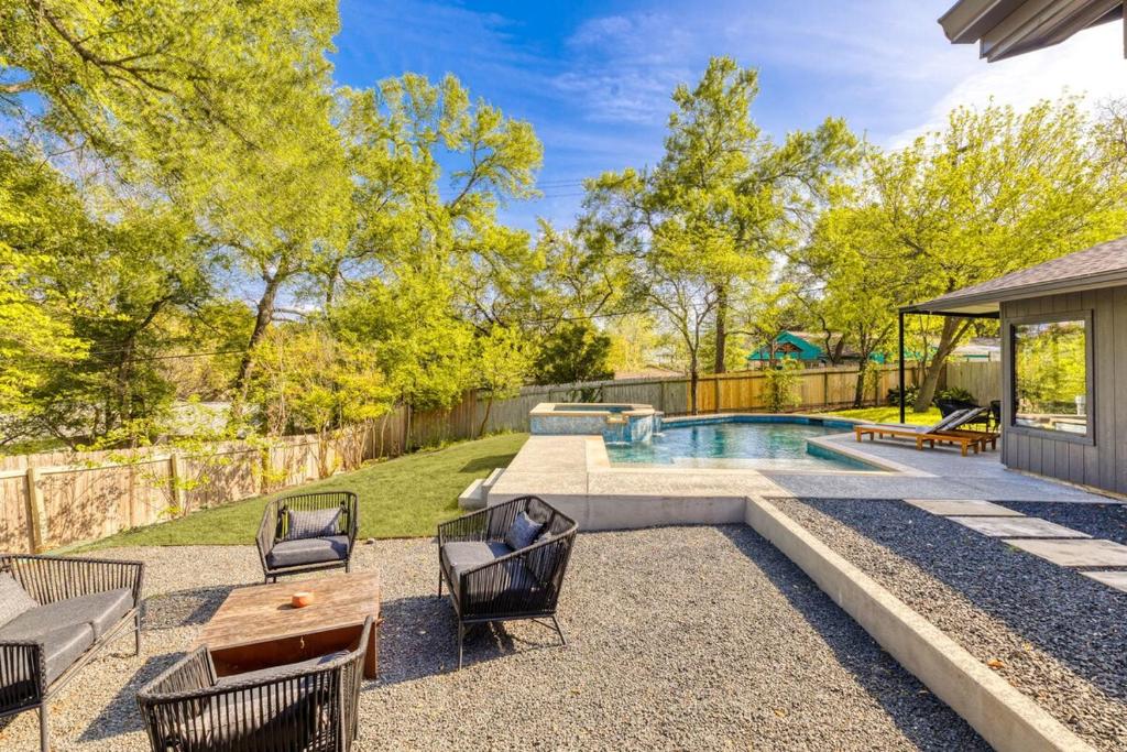 Hot Tub (Jacuzzi) - Photo 3