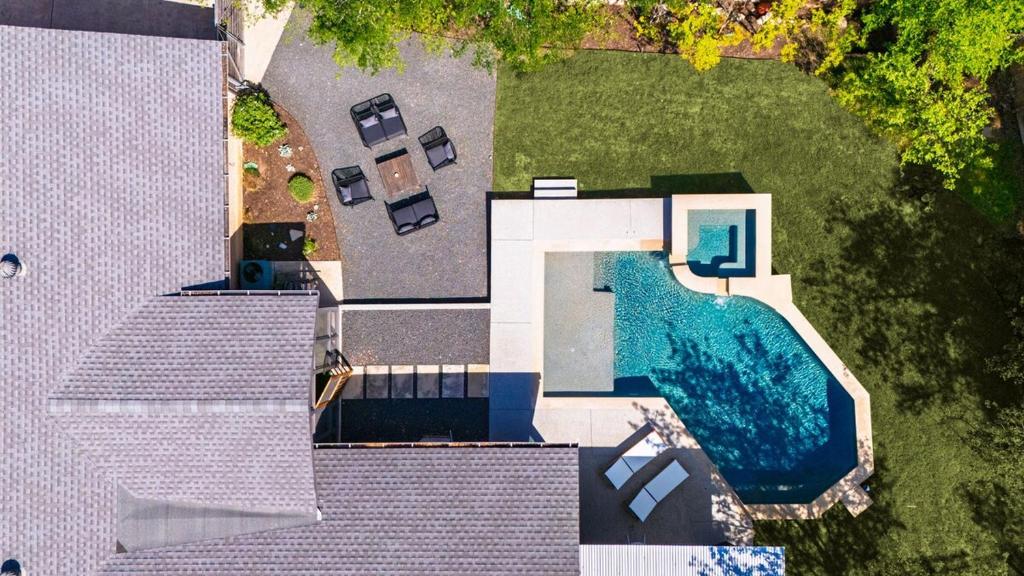 Hot Tub (Jacuzzi) - Photo 2