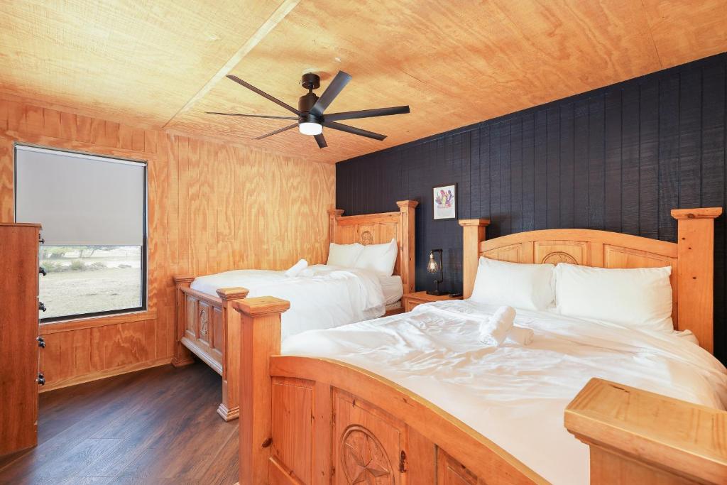 Mountain Views I Pool&Hot Tub I Home for 20 Guests - Image 7