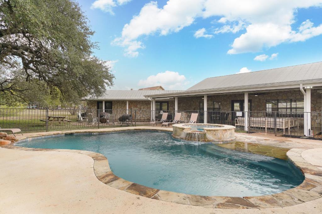 Mountain Views I Pool&Hot Tub I Home for 20 Guests
