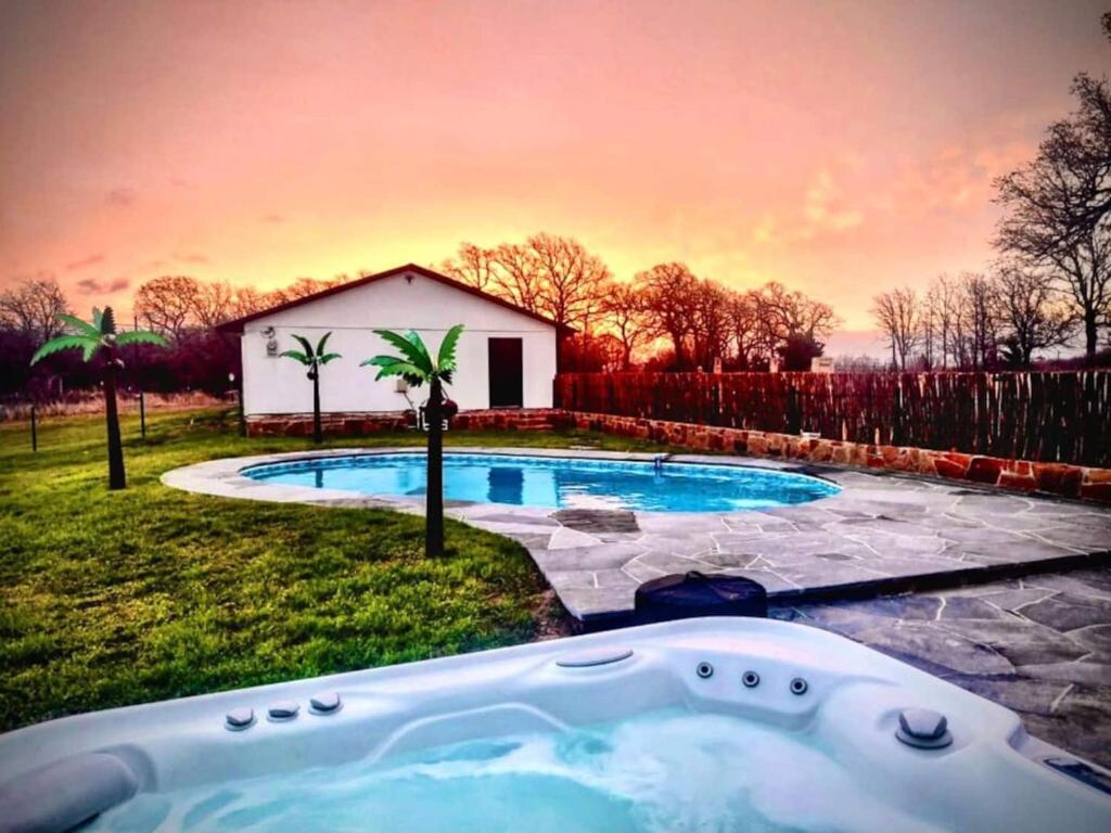 Saint Jo Pool Hot Tub Great Views Near Winery